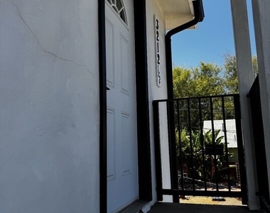 3212 1/2 Glenhurst Avenue - Photo Thumbnail 2
