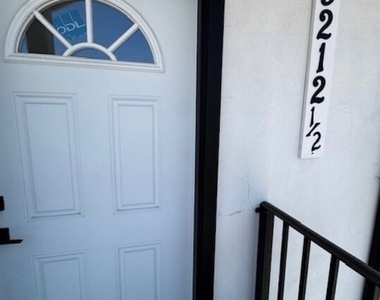3212 1/2 Glenhurst Avenue - Photo Thumbnail 3