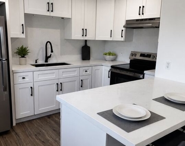 3212 1/2 Glenhurst Avenue - Photo Thumbnail 10