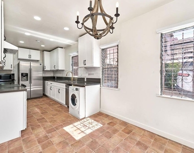 918 S Stanley Avenue - Photo Thumbnail 8