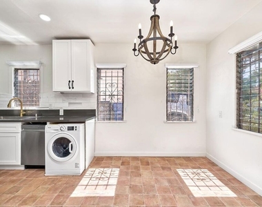 918 S Stanley Avenue - Photo Thumbnail 7