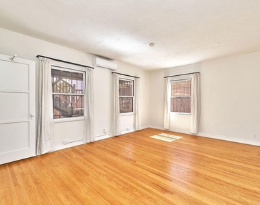 918 S Stanley Avenue - Photo Thumbnail 16