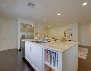 2241 S Beverly Drive - Photo Thumbnail 12