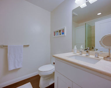 2241 S Beverly Drive - Photo Thumbnail 32