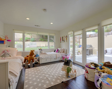2241 S Beverly Drive - Photo Thumbnail 24