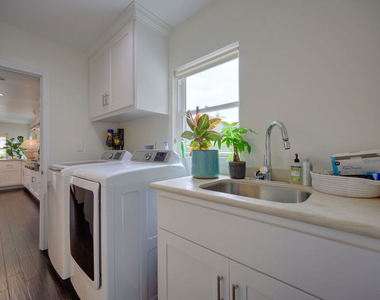 2241 S Beverly Drive - Photo Thumbnail 16