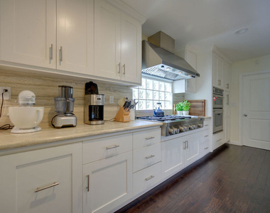 2241 S Beverly Drive - Photo Thumbnail 10