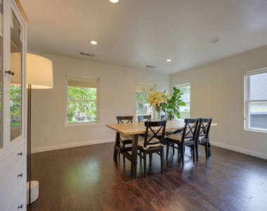 2241 S Beverly Drive - Photo Thumbnail 13