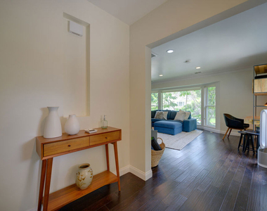 2241 S Beverly Drive - Photo Thumbnail 3