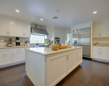 2241 S Beverly Drive - Photo Thumbnail 8
