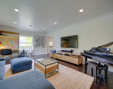 2241 S Beverly Drive - Photo Thumbnail 7