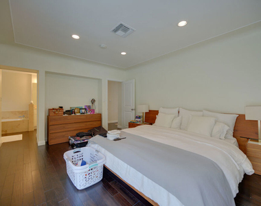 2241 S Beverly Drive - Photo Thumbnail 20