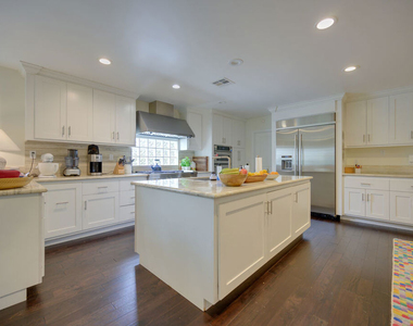 2241 S Beverly Drive - Photo Thumbnail 9