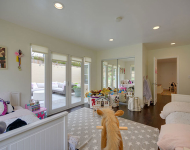 2241 S Beverly Drive - Photo Thumbnail 26