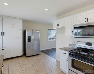 330 35th St - Photo Thumbnail 9
