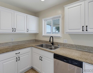 330 35th St - Photo Thumbnail 6