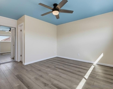 330 35th St - Photo Thumbnail 26