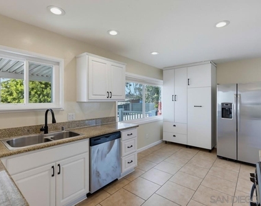330 35th St - Photo Thumbnail 10
