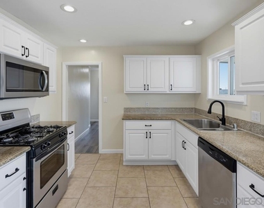 330 35th St - Photo Thumbnail 8