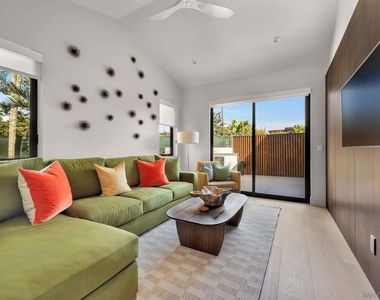 8166 Paseo Del Ocaso - Photo Thumbnail 21