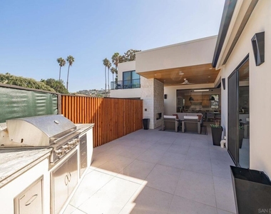 8166 Paseo Del Ocaso - Photo Thumbnail 10