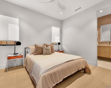 8166 Paseo Del Ocaso - Photo Thumbnail 16