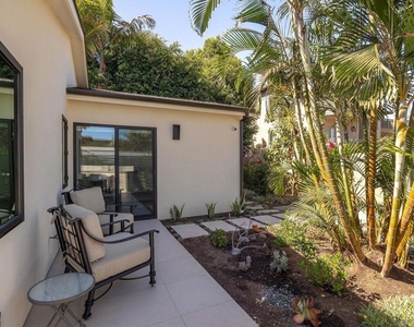 8166 Paseo Del Ocaso - Photo Thumbnail 11