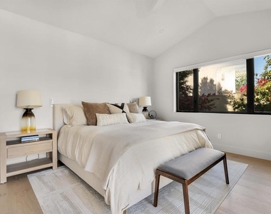 8166 Paseo Del Ocaso - Photo Thumbnail 18
