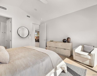 8166 Paseo Del Ocaso - Photo Thumbnail 13