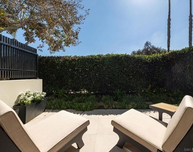 8166 Paseo Del Ocaso - Photo Thumbnail 14