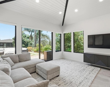 341 Hidden Pines Rd - Photo Thumbnail 3