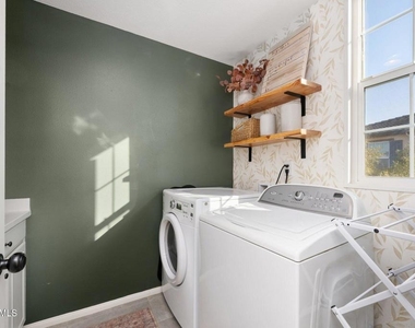 425 Stratus Lane - Photo Thumbnail 10