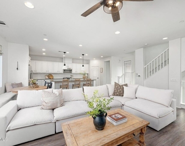 425 Stratus Lane - Photo Thumbnail 5