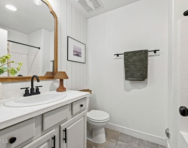 425 Stratus Lane - Photo Thumbnail 17