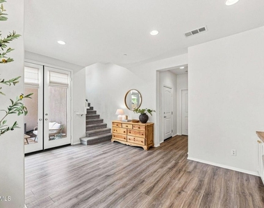 425 Stratus Lane - Photo Thumbnail 14