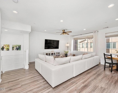 425 Stratus Lane - Photo Thumbnail 6