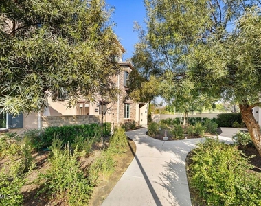425 Stratus Lane - Photo Thumbnail 28