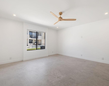 1400 E Palm Canyon Drive - Photo Thumbnail 9