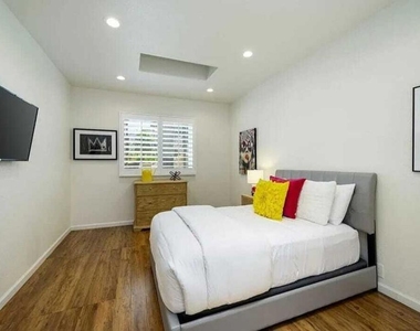 77160 Delgado Drive - Photo Thumbnail 3