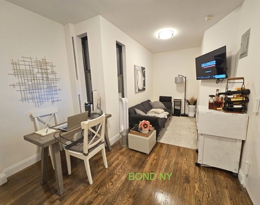 East 89th Street - Photo Thumbnail 3