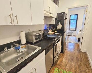 East 89th Street - Photo Thumbnail 2