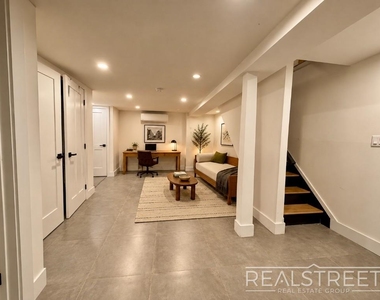 29 Thomas S Boyland Street - Photo Thumbnail 9