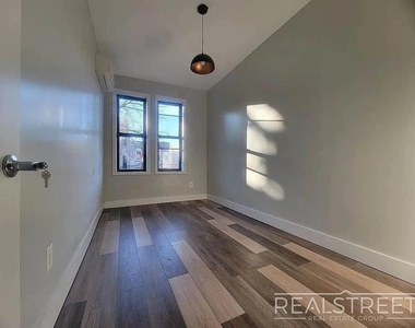 1148 Rogers Ave - Photo Thumbnail 3