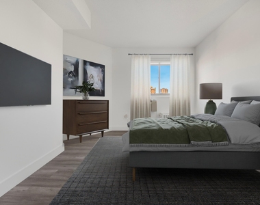 Second Avenue - Photo Thumbnail 3