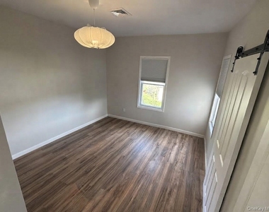 40 Tyler Avenue - Photo Thumbnail 6