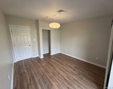 40 Tyler Avenue - Photo Thumbnail 7