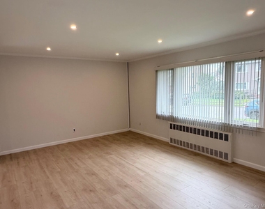 220 Manhattan Avenue - Photo Thumbnail 3