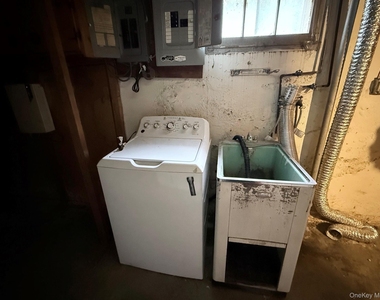220 Manhattan Avenue - Photo Thumbnail 12