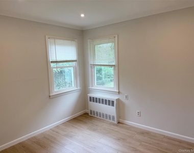 220 Manhattan Avenue - Photo Thumbnail 11