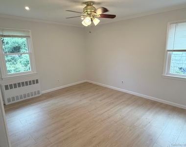220 Manhattan Avenue - Photo Thumbnail 9